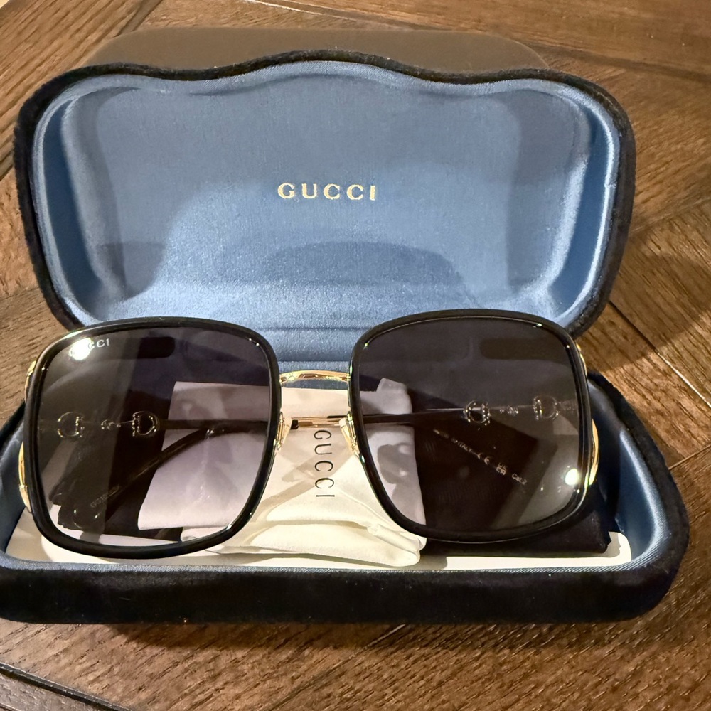 Authentic Gucci 1016SK Sunglasses - Picture 6 of 7